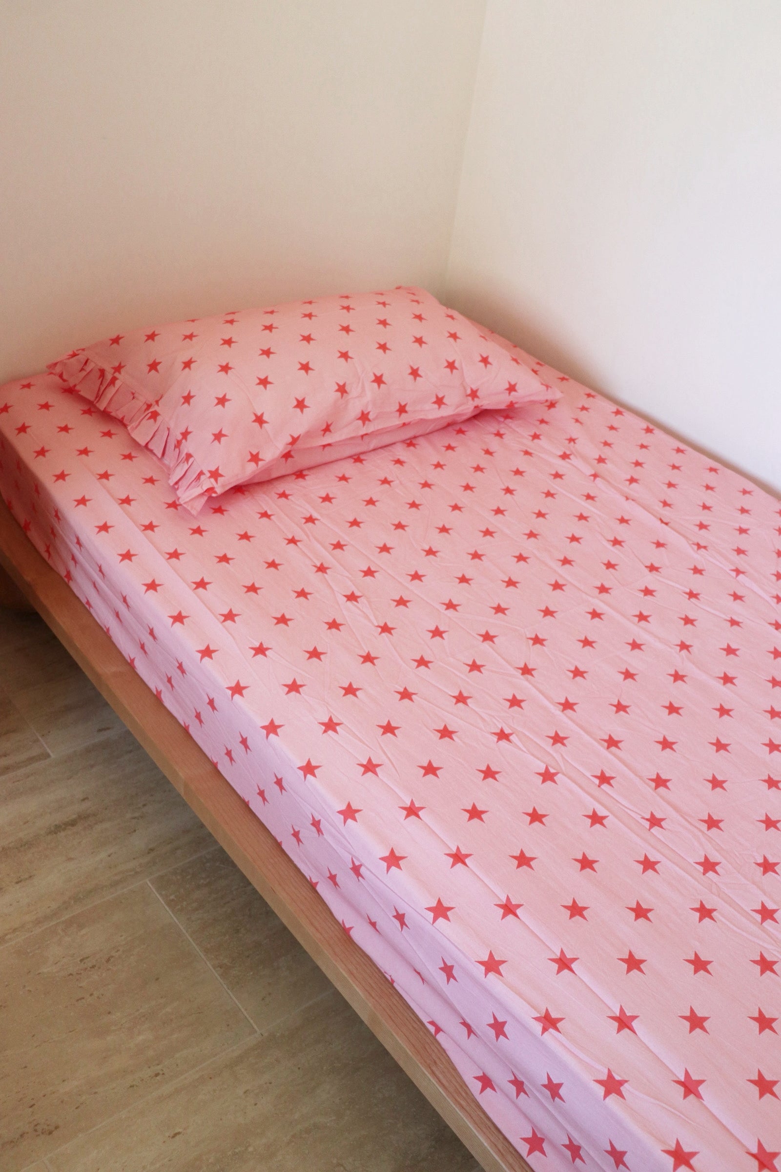PRE ORDER - Strawberry Star Fitted Sheet + Pillowcase